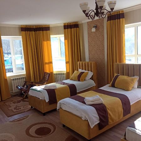 Turan Guesthouse Karakol Eksteriør bilde