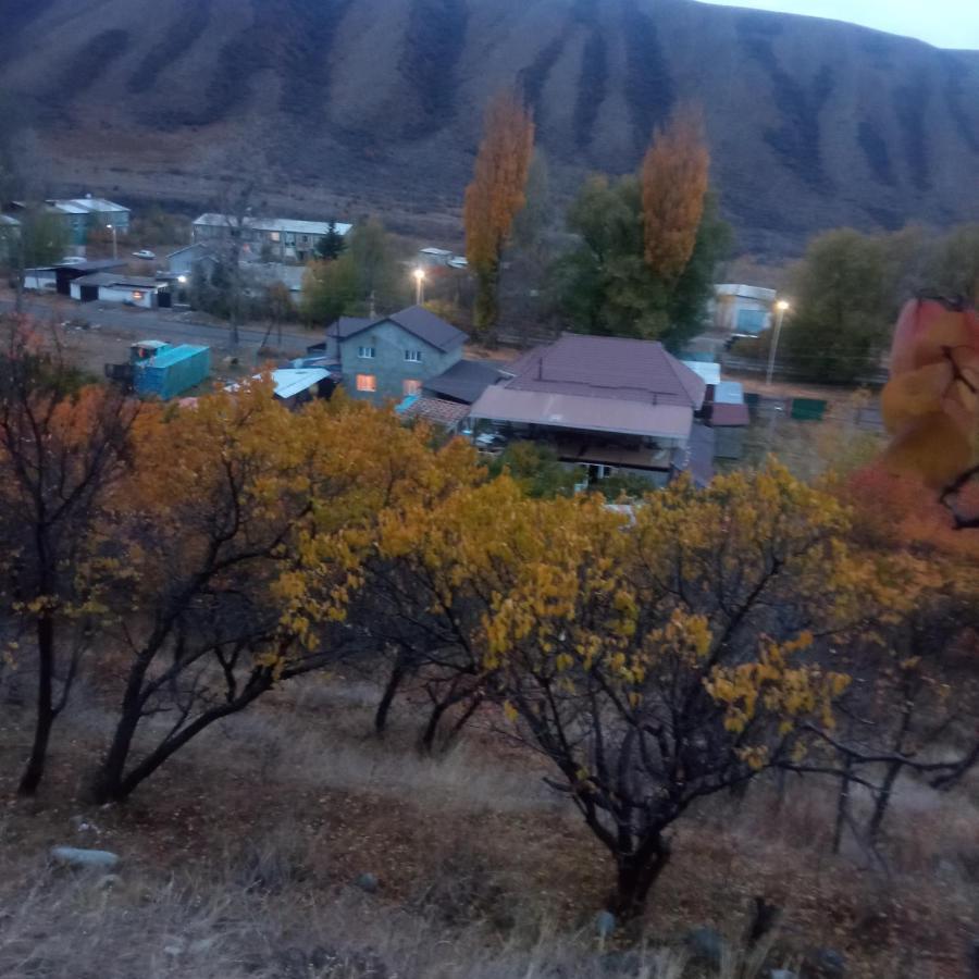 Turan Guesthouse Karakol Eksteriør bilde