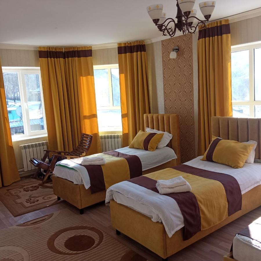 Turan Guesthouse Karakol Eksteriør bilde