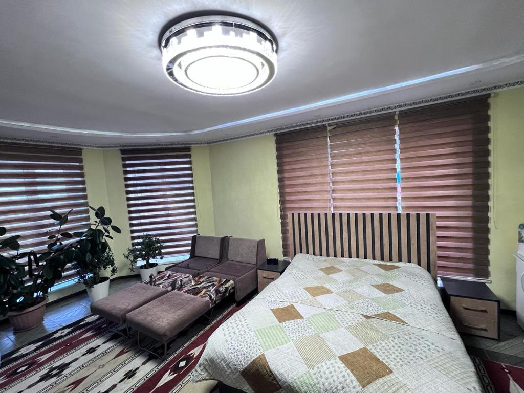 Turan Guesthouse Karakol Eksteriør bilde