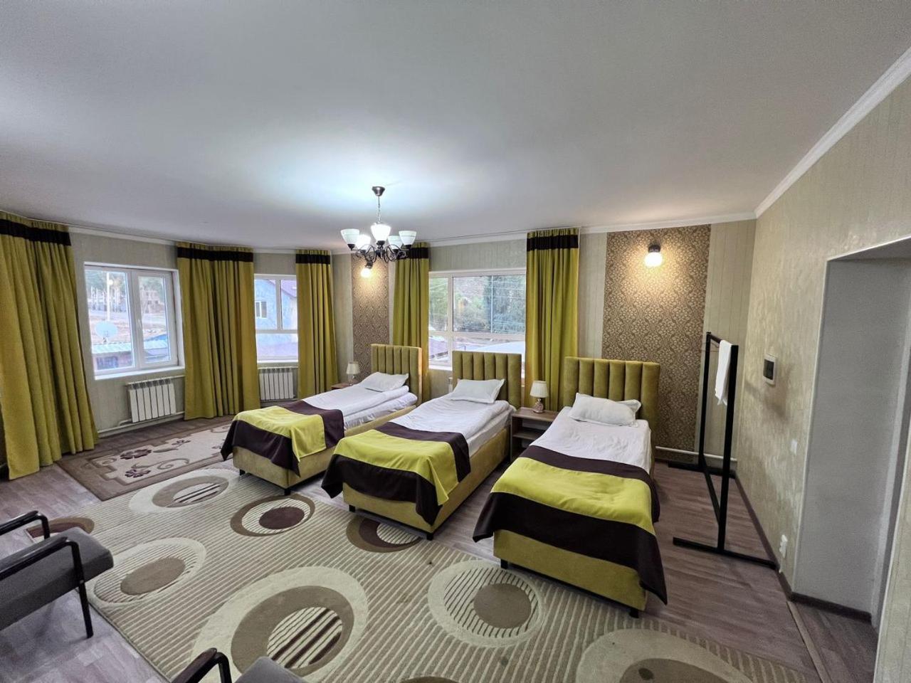 Turan Guesthouse Karakol Eksteriør bilde