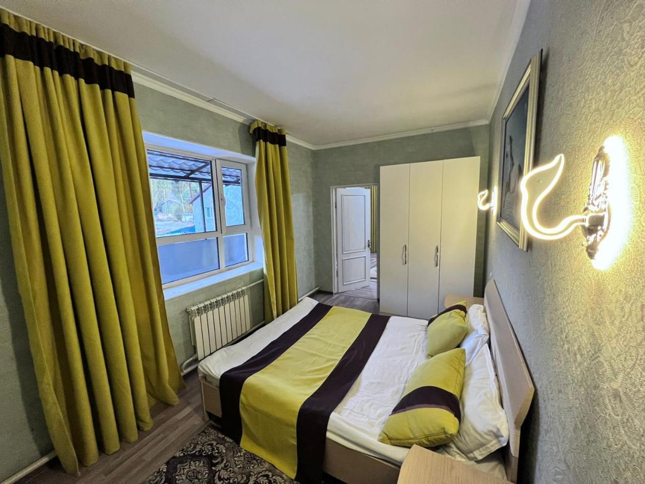 Turan Guesthouse Karakol Eksteriør bilde