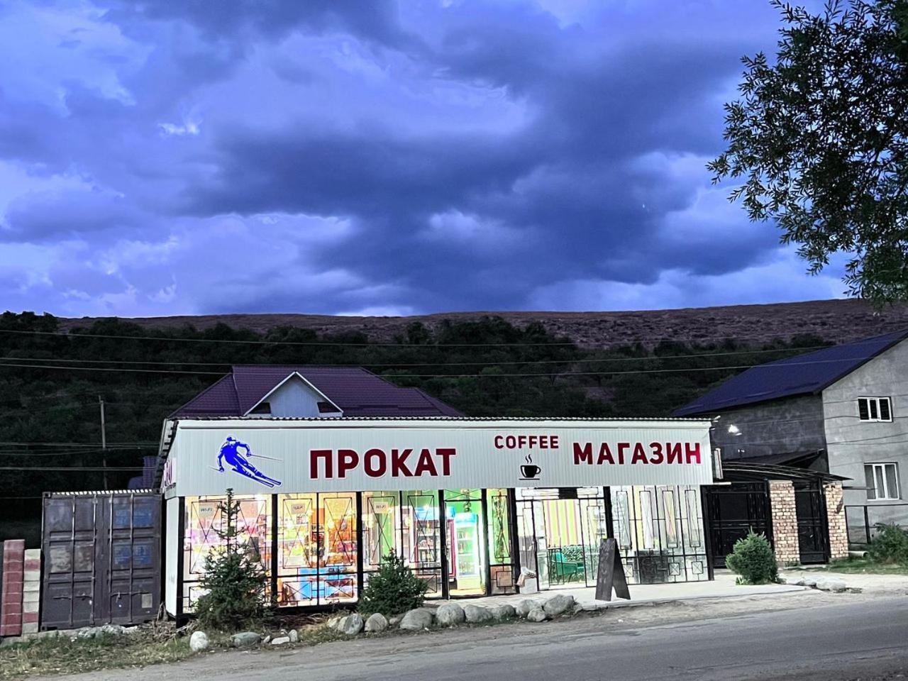 Turan Guesthouse Karakol Eksteriør bilde