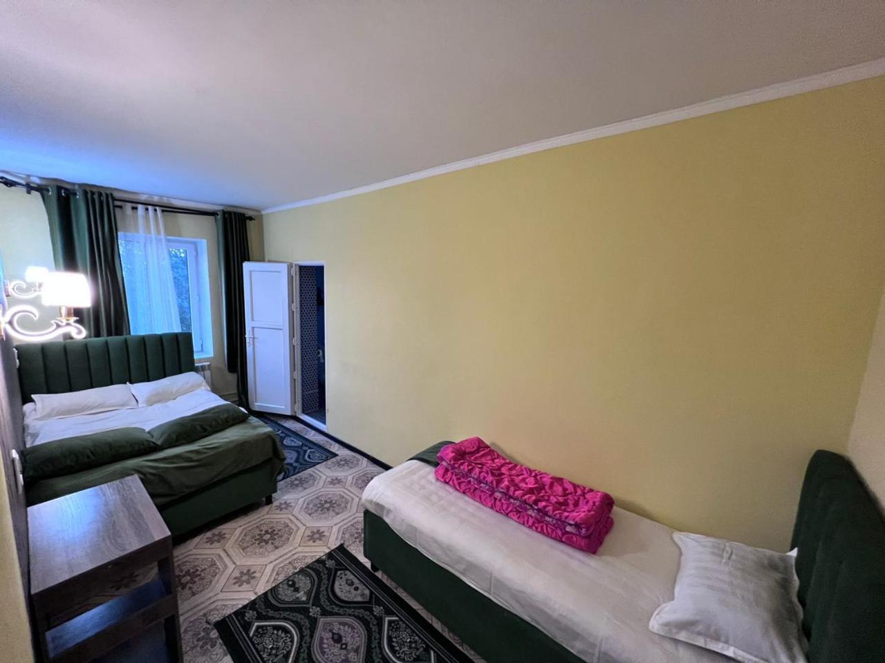 Turan Guesthouse Karakol Eksteriør bilde